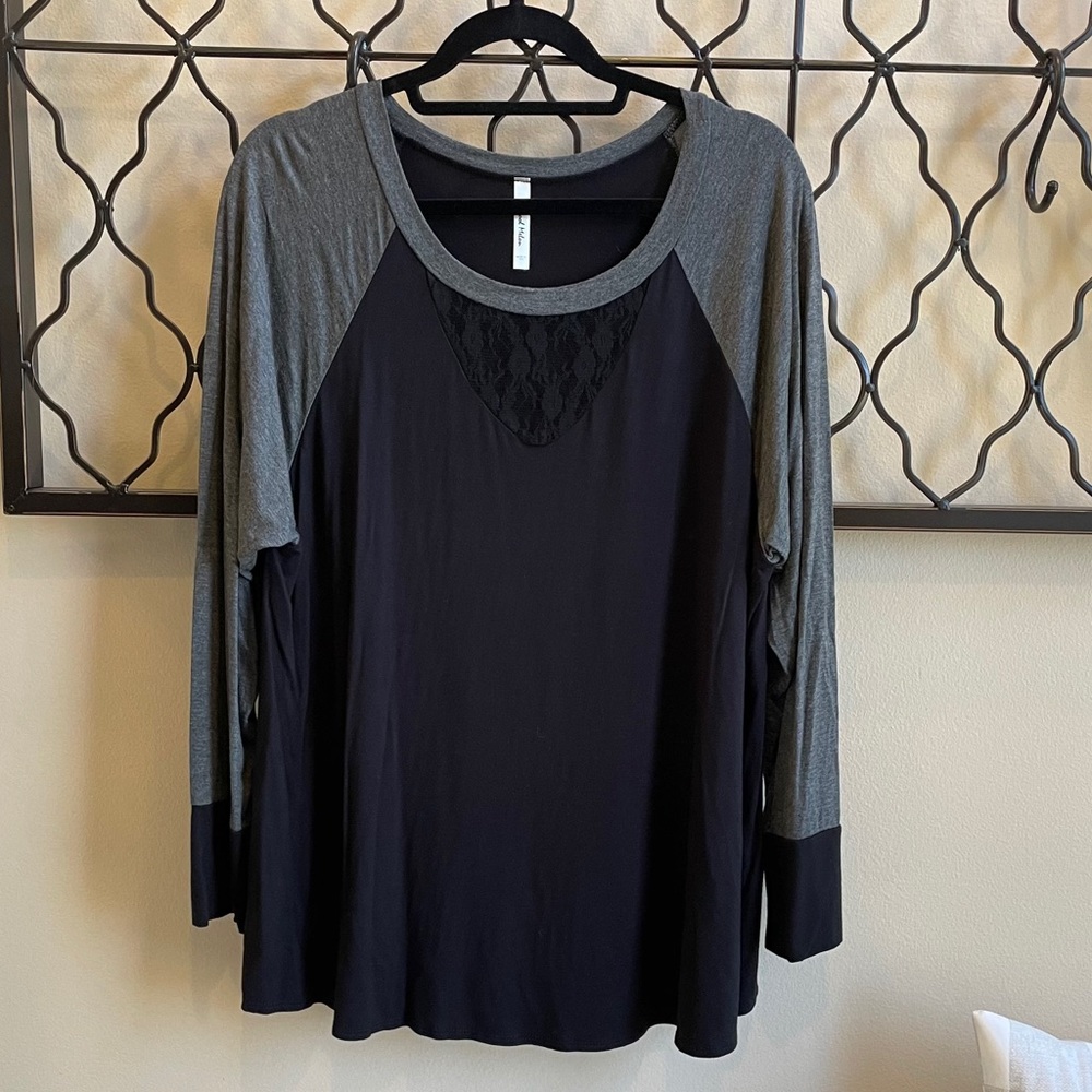 Black/Gray long sleeve with lace detail 2XL
